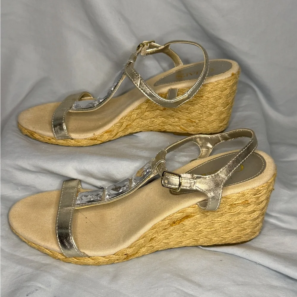 Chaps Gold Espadrille Wedge Sandals Rhinestone Strap Size 8.5